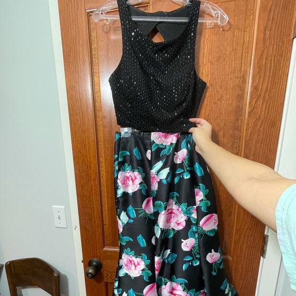 2Cute Two-Piece Floral Prom Dress - Picture 7 of 15